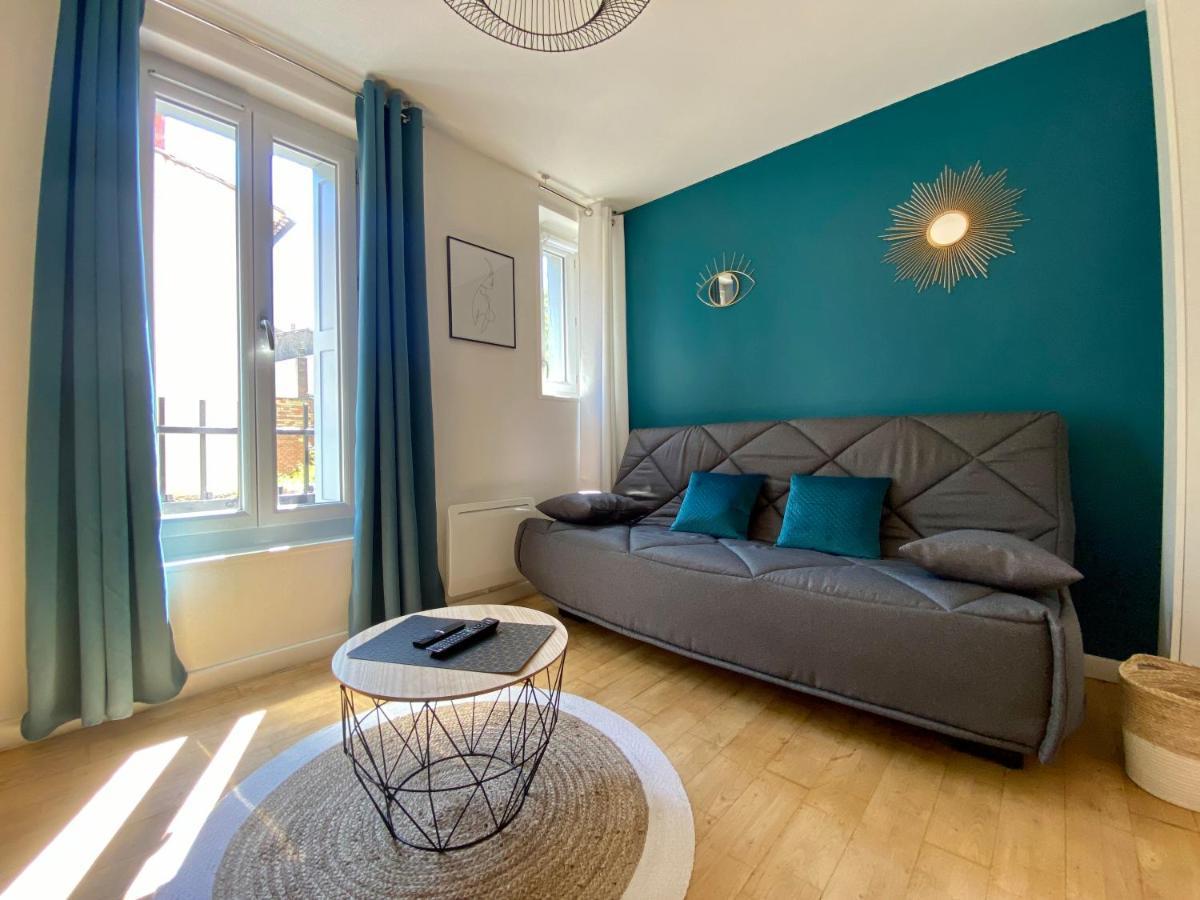 Sauzede - Centre-ville Apartment
